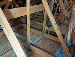 Izolace bungalovu s vazníkovou střešní konstrukcí